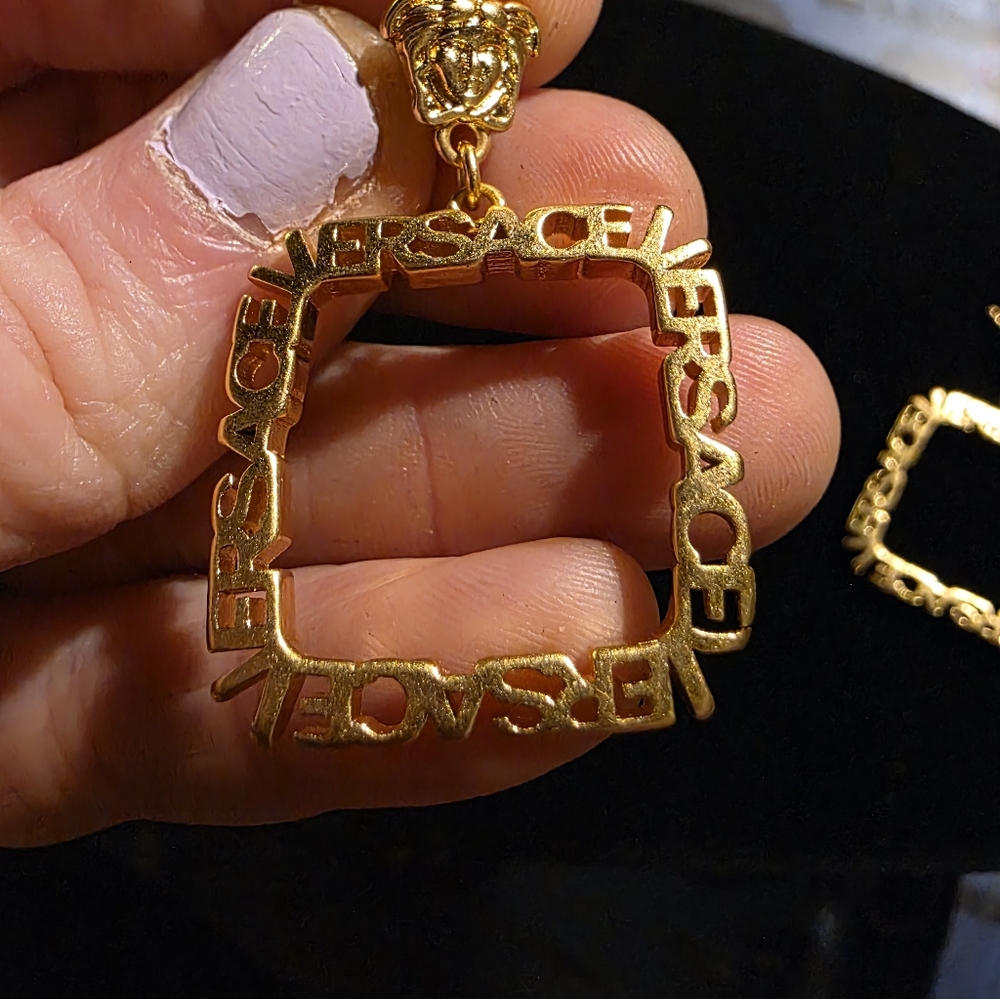 PoshFamily! ReceivedOffersFYI…NOFilters StunningEarrings! 1stOfferpleasepurchase - Picture 2 of 8